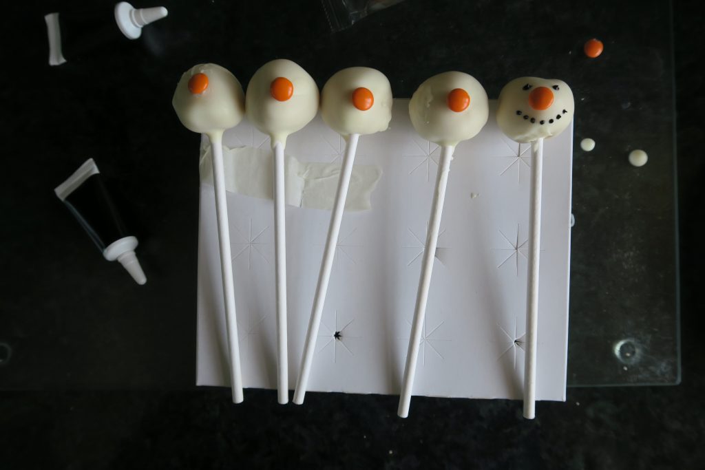 snowman cake pops